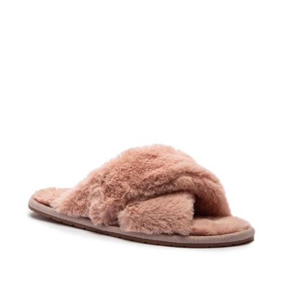 Premium Fluffy Faux Fur Slippers in Rose Pink - Picture 2 of 6